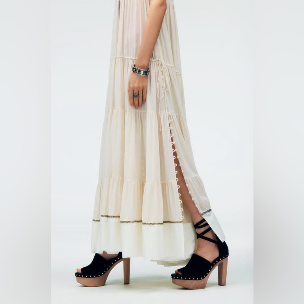 Zara collection 2023 Slip Dress
Cream Maxi Dress
Zara studio - Picture 7 of 16